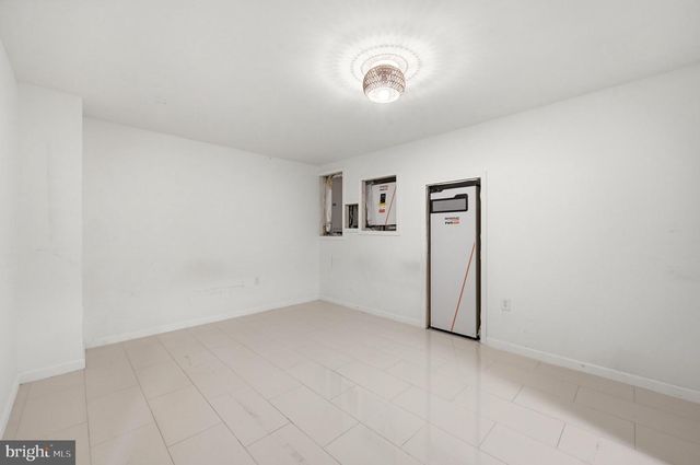 210 WOODS DR, Cross Junction, VA 22625