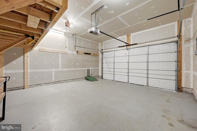 210 WOODS DR, Cross Junction, VA 22625
