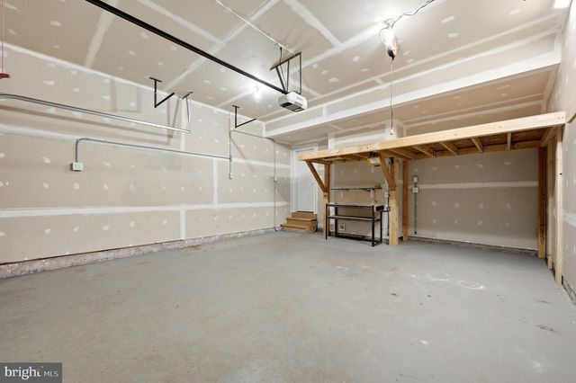210 WOODS DR, Cross Junction, VA 22625