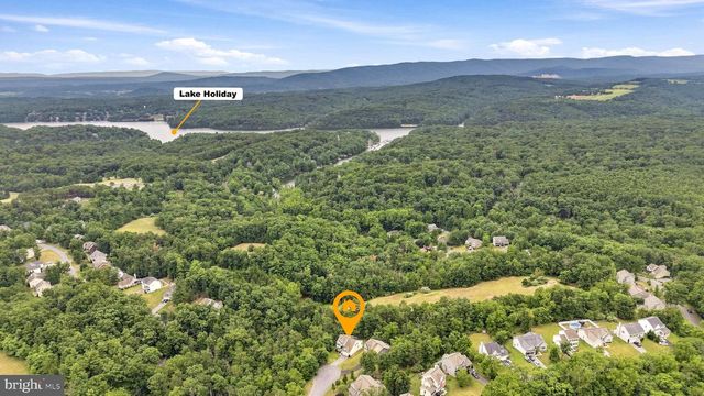210 WOODS DR, Cross Junction, VA 22625