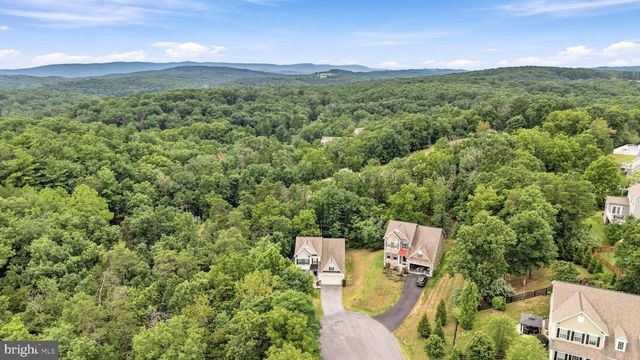 210 WOODS DR, Cross Junction, VA 22625