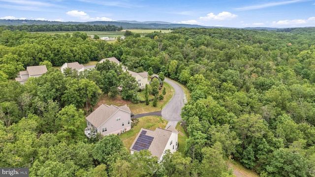 210 WOODS DR, Cross Junction, VA 22625