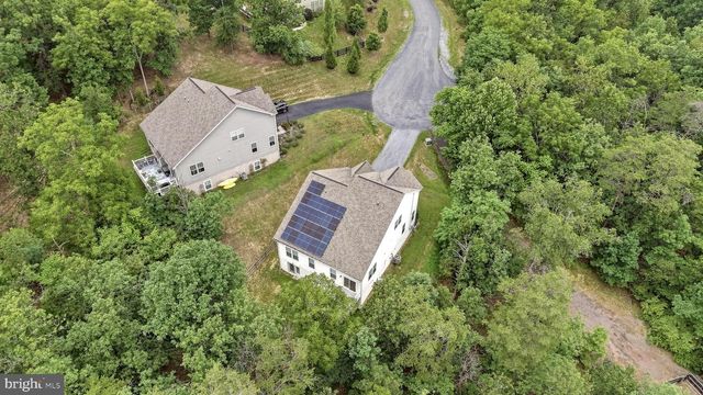 210 WOODS DR, Cross Junction, VA 22625