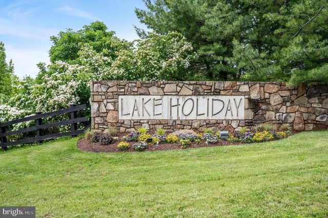 210 WOODS DR, Cross Junction, VA 22625