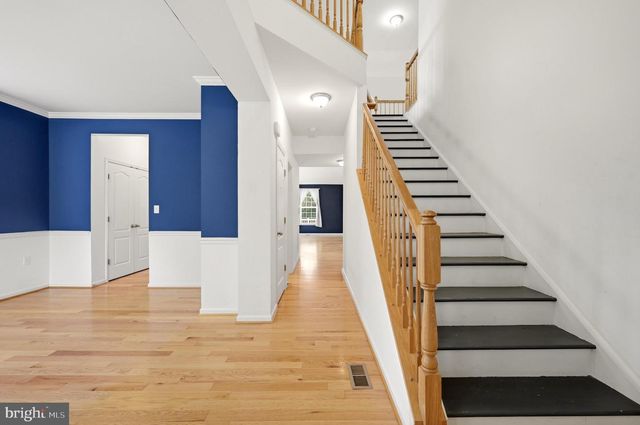 210 WOODS DR, Cross Junction, VA 22625