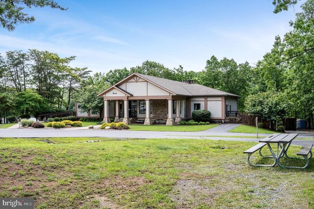 210 WOODS DR, Cross Junction, VA 22625