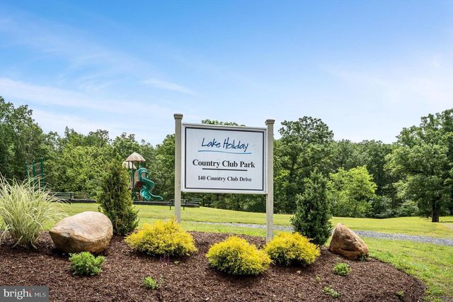 210 WOODS DR, Cross Junction, VA 22625