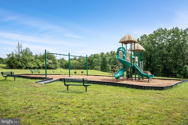 210 WOODS DR, Cross Junction, VA 22625