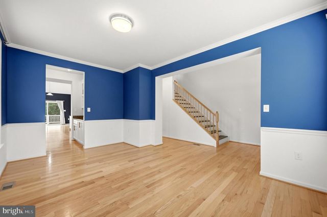 210 WOODS DR, Cross Junction, VA 22625