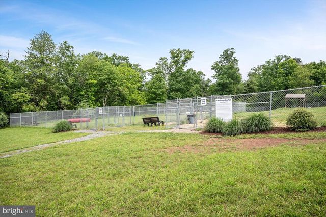 210 WOODS DR, Cross Junction, VA 22625