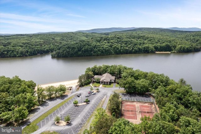 210 WOODS DR, Cross Junction, VA 22625