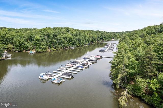 210 WOODS DR, Cross Junction, VA 22625