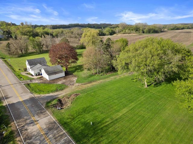 8200 312th AVENUE, Burlington, WI 53105
