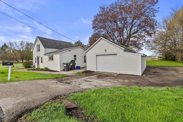8200 312th AVENUE, Burlington, WI 53105