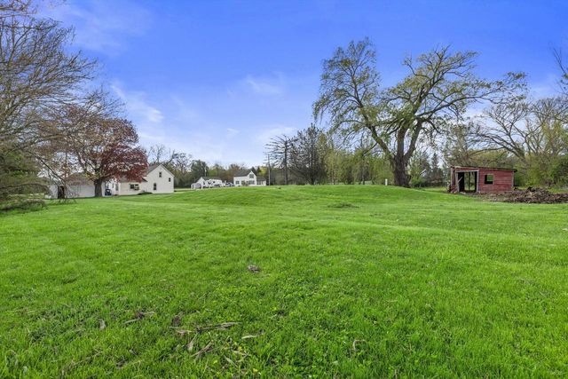 8200 312th AVENUE, Burlington, WI 53105