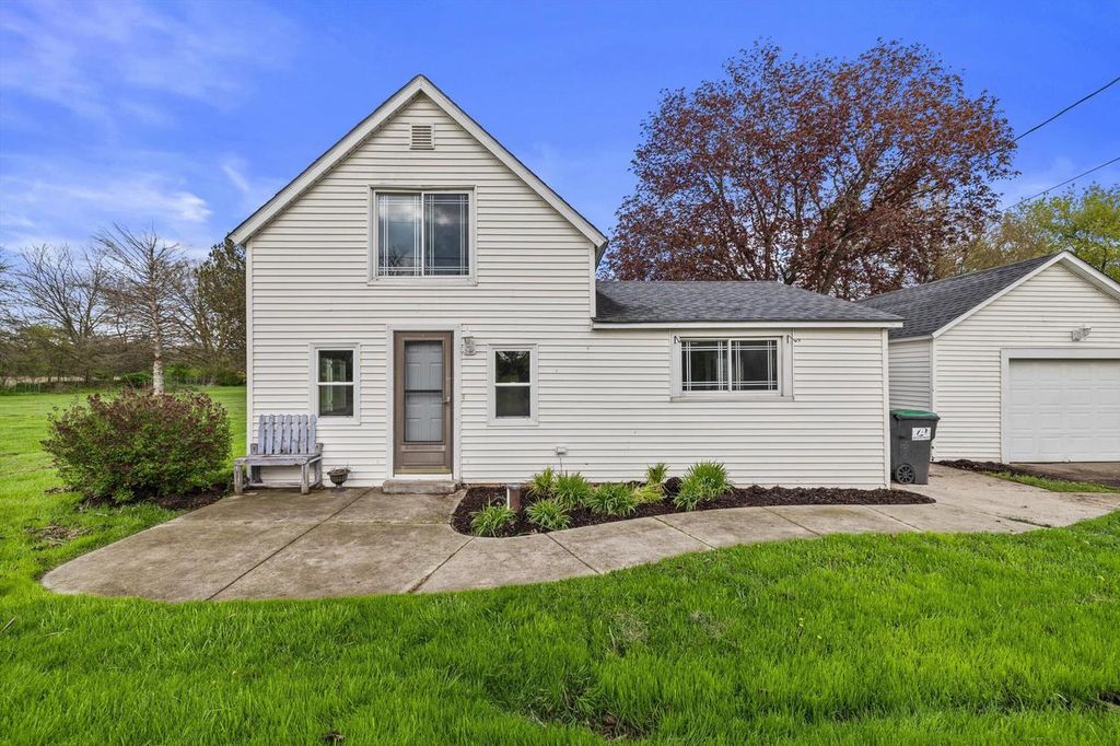 8200 312th AVENUE, Burlington, WI 53105