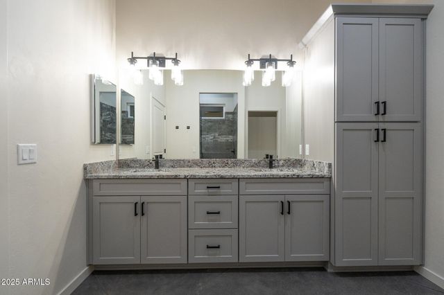 8287 S Elohyna Lane, Hereford, AZ 85615