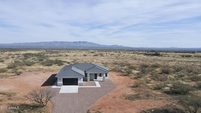 8287 S Elohyna Lane, Hereford, AZ 85615