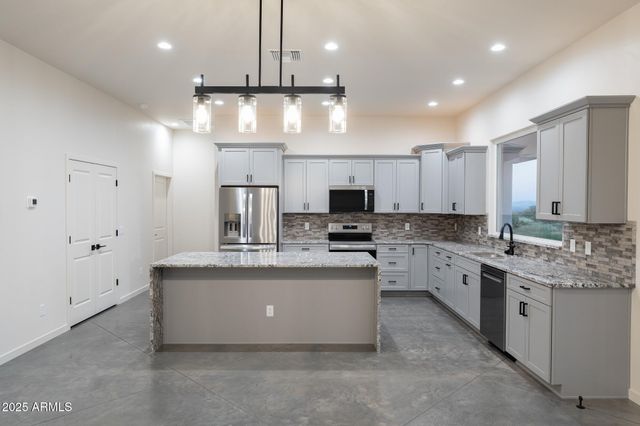 8287 S Elohyna Lane, Hereford, AZ 85615