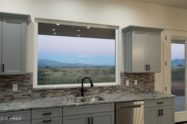 8287 S Elohyna Lane, Hereford, AZ 85615