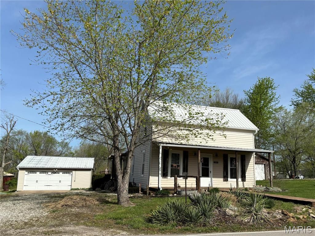 1909 W Springfield Road, St Clair, MO 63077