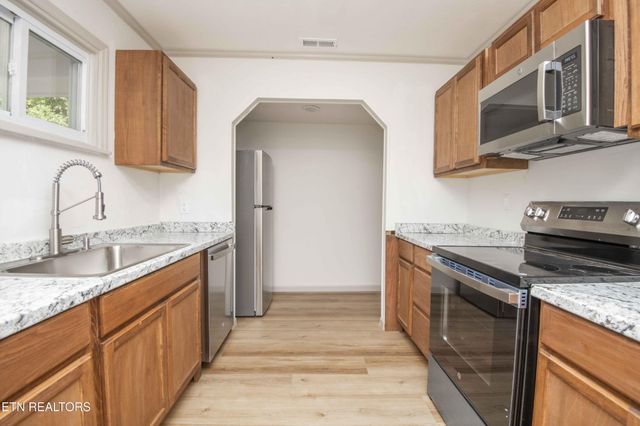 406 McConkey St, Madisonville, TN 37354