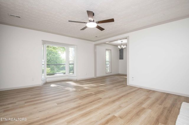 406 McConkey St, Madisonville, TN 37354