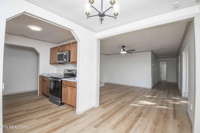 406 McConkey St, Madisonville, TN 37354