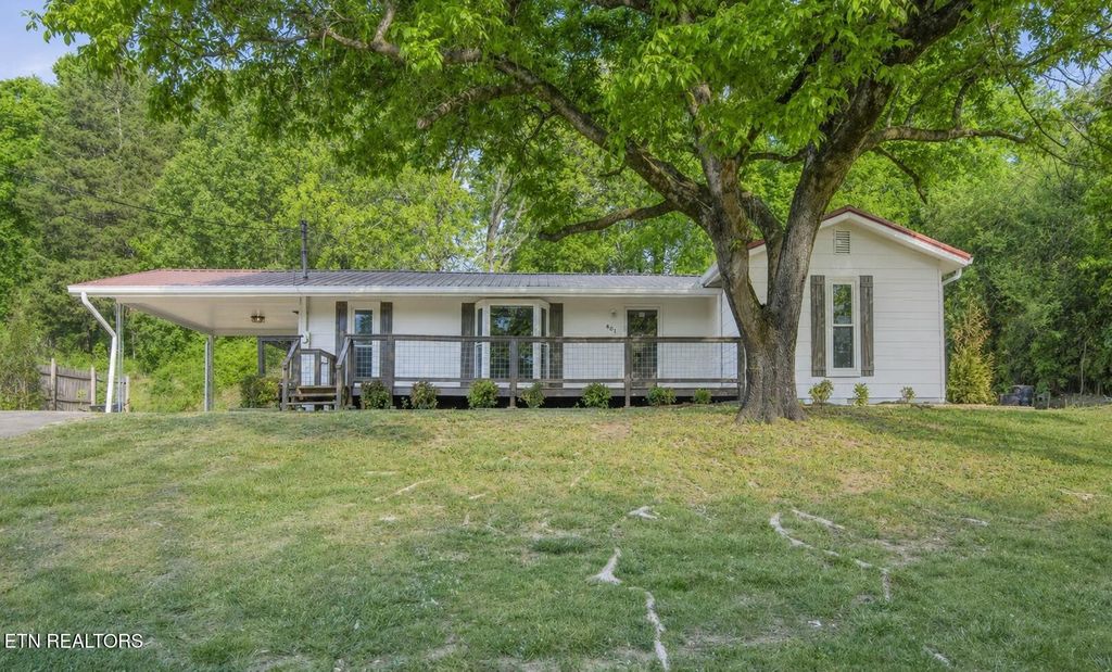 406 McConkey St, Madisonville, TN 37354