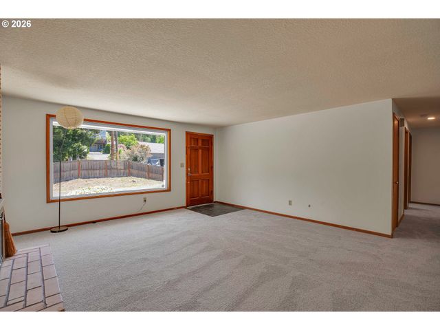 Webster Rd, Gladstone, OR 97027