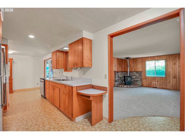 Webster Rd, Gladstone, OR 97027