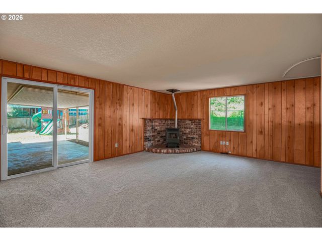 Webster Rd, Gladstone, OR 97027