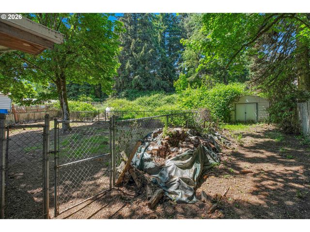 Webster Rd, Gladstone, OR 97027