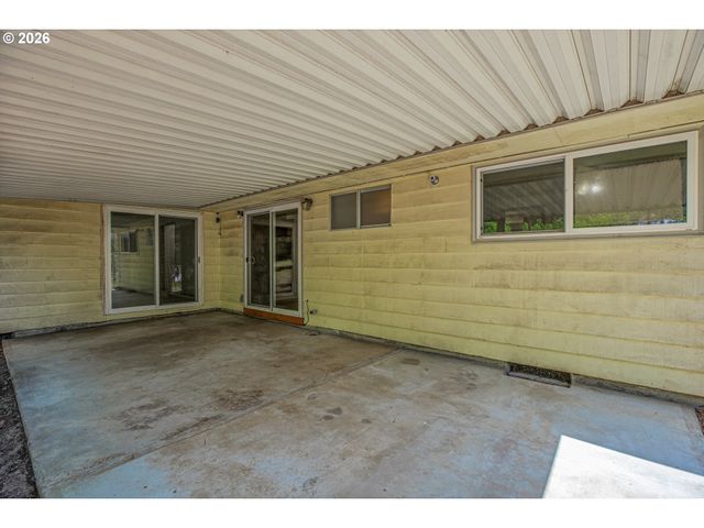 Webster Rd, Gladstone, OR 97027