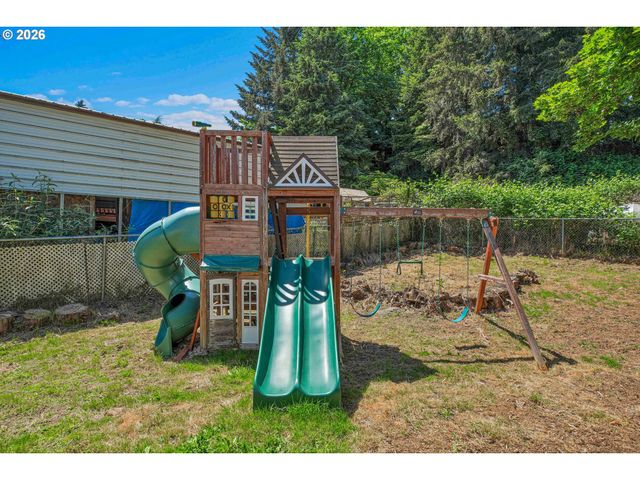 Webster Rd, Gladstone, OR 97027
