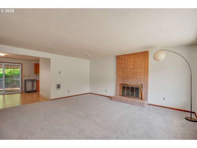 Webster Rd, Gladstone, OR 97027