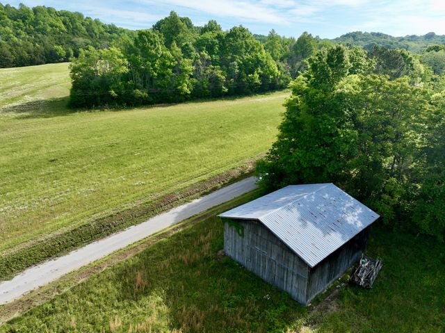 4190 Fattybread Branch Rd, Williamsport, TN 38487