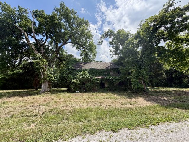 4190 Fattybread Branch Rd, Williamsport, TN 38487