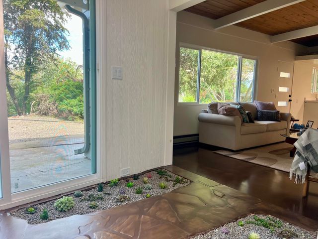 2894 Orchard Home Drive, Medford, OR 97501