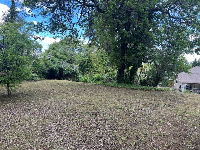 2894 Orchard Home Drive, Medford, OR 97501