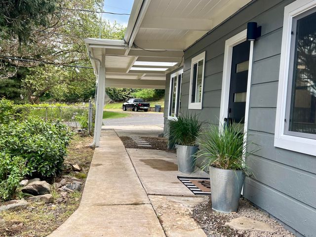2894 Orchard Home Drive, Medford, OR 97501