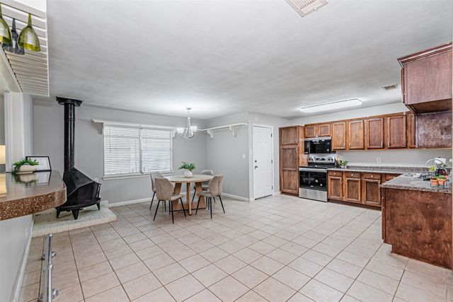 1612 Warren Lane, Fort Worth, TX 76112