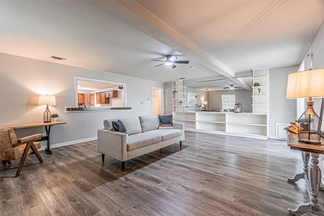 1612 Warren Lane, Fort Worth, TX 76112