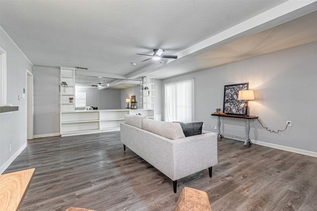 1612 Warren Lane, Fort Worth, TX 76112