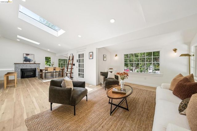 6400 Pinehaven Rd, Oakland, CA 94611