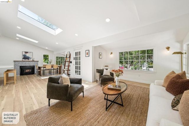 6400 Pinehaven Rd, Oakland, CA 94611