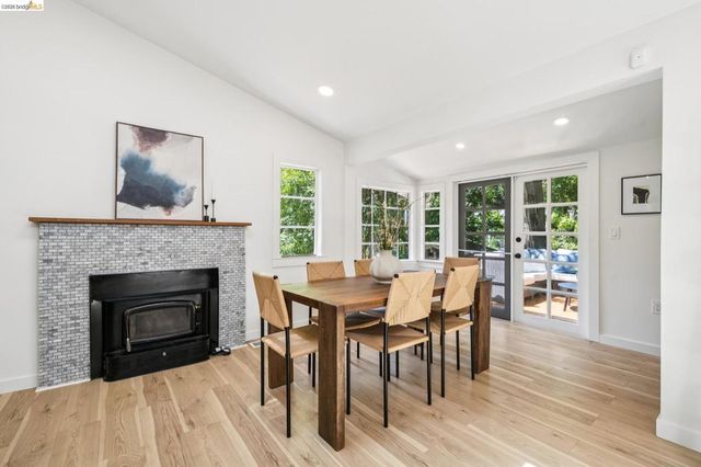 6400 Pinehaven Rd, Oakland, CA 94611