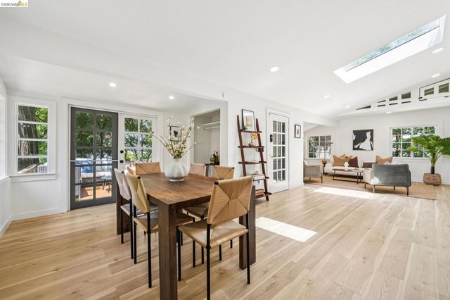 6400 Pinehaven Rd, Oakland, CA 94611