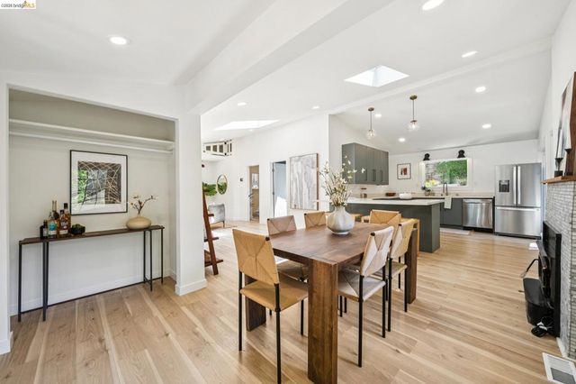 6400 Pinehaven Rd, Oakland, CA 94611