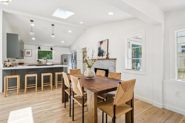 6400 Pinehaven Rd, Oakland, CA 94611